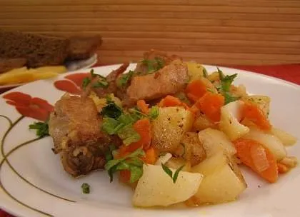 Свински ребра с картофи в multivarka - как да се готви вкусно