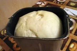 Aluatul pentru plăcinte în aparat de făcut pâine