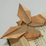 Vase origami áramköri szerelvényből