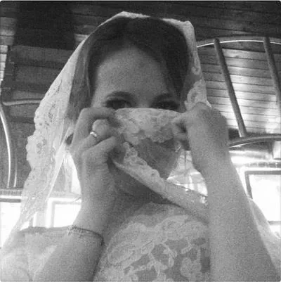 A hálózat az esküvői képekkel a Ksenia Sobchak (fotó)