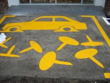 A jel „nem parkoló” jele akció, parkolás alatt a megjelölés és a büntetés érte