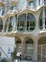 Antonio Gaudi sa nascut la data de 25 iunie 1852 - Antonio Gaudi a murit pe 10 iunie 1926