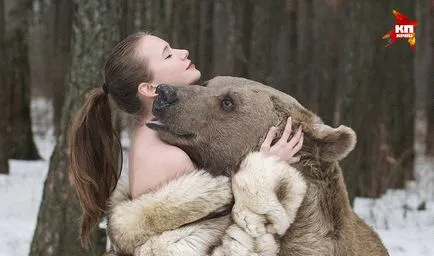 Britanicii sunt șocați de împușcarea modelelor românești într-o îmbrățișare cu un urs