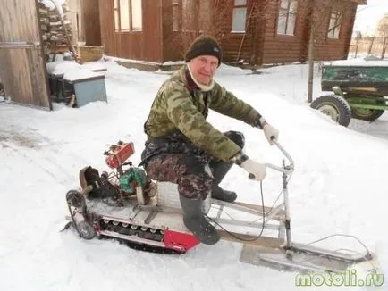 Fa-ti snowmobile