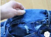 Jeans pentru femeile gravide cu mâinile lor