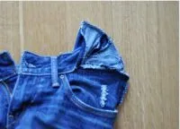 Jeans pentru femeile gravide cu mâinile lor