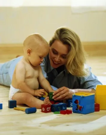 Игри с дете на 7 месеца Коморовски, бебешки 7 месеца