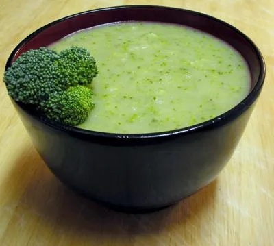 Pregatim crema cea mai delicată de supă de broccoli