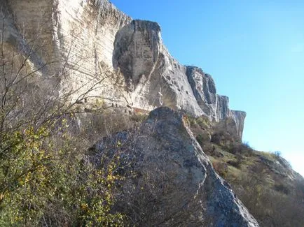 Kachi-Kalon oraș medieval și mănăstirea