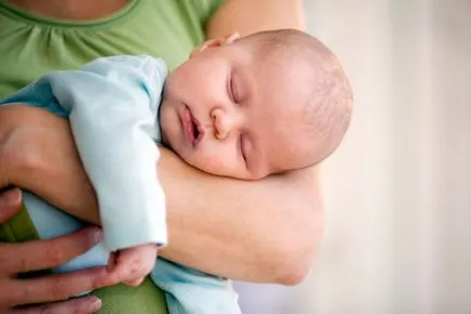 Hogyan elválaszt a baba elaludni a karjában