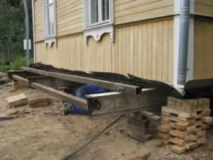 Hogyan orvosolható az alapítvány egy fából készült ház