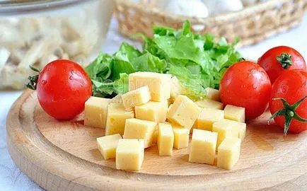 Hogyan készítsünk saláta nyers gomba (csiperke, sajt, paradicsom) - recept fotókkal, minden étkezés