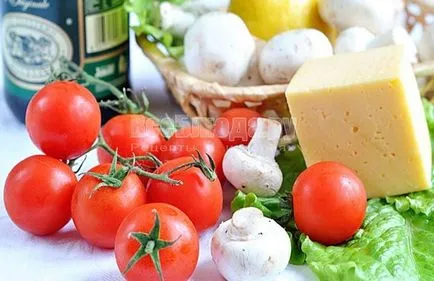 Hogyan készítsünk saláta nyers gomba (csiperke, sajt, paradicsom) - recept fotókkal, minden étkezés