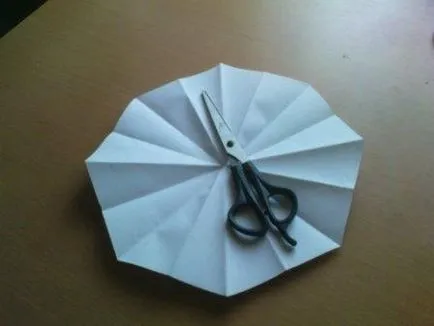 Как да си направим снежинка от хартия, изрязване на снежинки от хартия