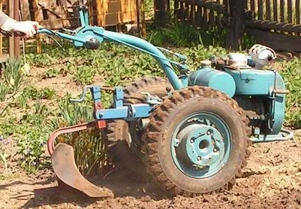 Hogyan válasszuk ki és egytengelyű traktor mini traktor