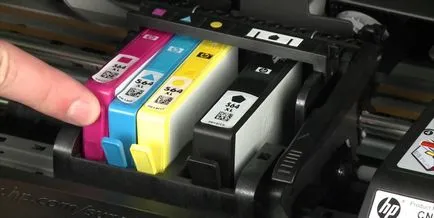 Как да попълните лазерна тонер касета зареждане на лазерен принтер