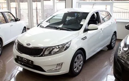 sedan Kia Rio si hatchback