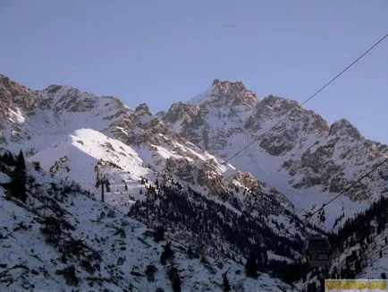 Medeo în Almaty - patinaj, alpinism și - traseu de sănătate