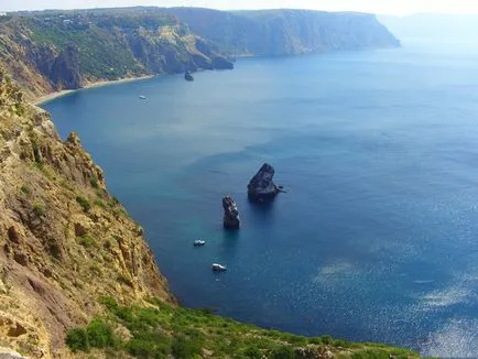 Cape Aya a Krímben - a népszerű turistalátványosság közelében Sebastopol