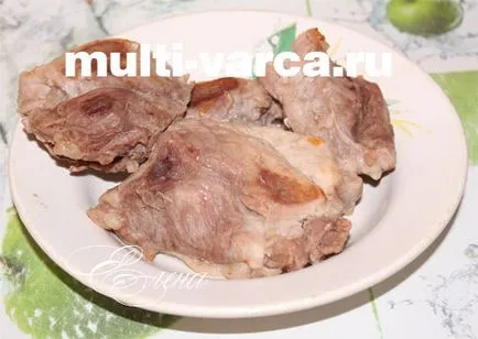 Carne cu cartofi și ananas în multivarka