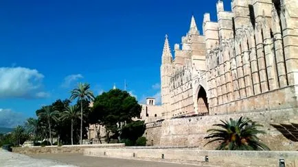 Palma de Mallorca dolgom a fővárosban a Baleár-szigetek