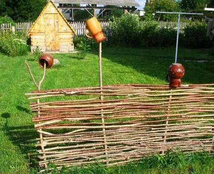 Wicker ограда с ръцете си Фото Wicker ограда, къща мечта