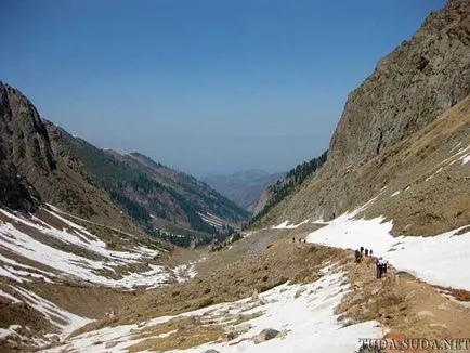 A kirándulás Medeo Almati Chimbulak és alpesi tábor Tuyuk su