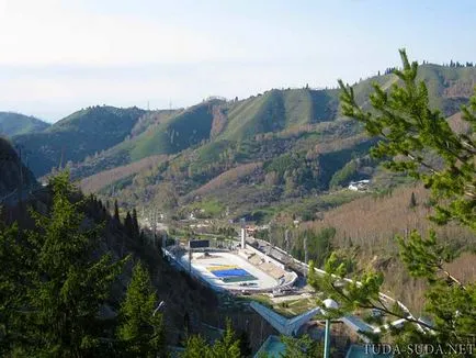 O excursie la Medeo de la Almaty la Chimbulak și tabără alpin Tuyuk su