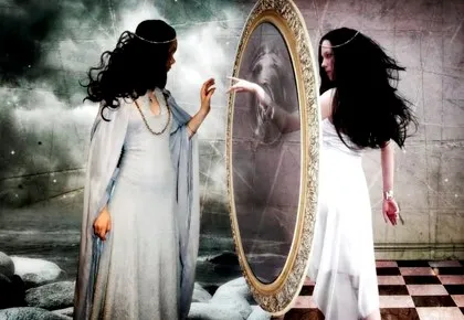 Вярвания и суеверия за огледала в спалнята, на входната врата, а другият