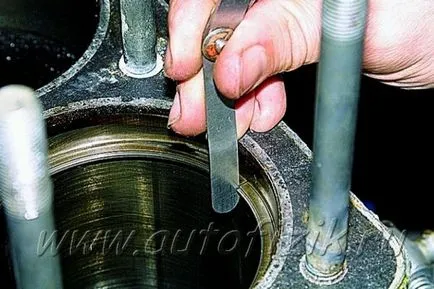 Demontarea și remontarea motorului și conectarea grupului tijă-piston