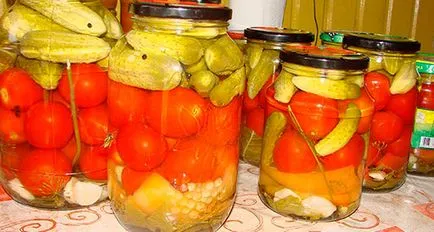 Рецепта кисели краставици с домати - два пъти по-вкусни