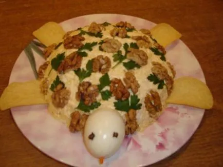 Салата Рецепта - костенурка - с пиле и орехи