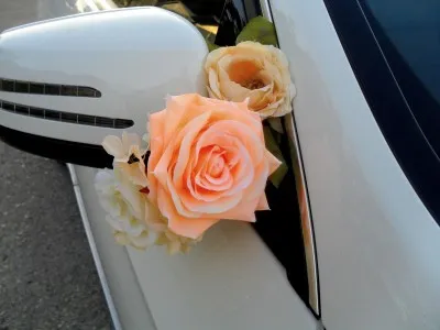 Esküvői virágkötészet, dekoráció esküvői autó, esküvői autó Sevastopol