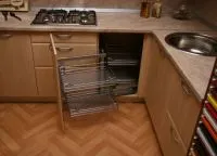 Ъглов шкаф в кухнята