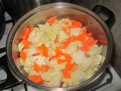 Задушени карфиол със зеленчуци