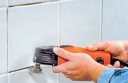 Mit és hogyan kell tisztítani az ízületek közötti csempe a fürdőszobában, javítsa a saját kezét
