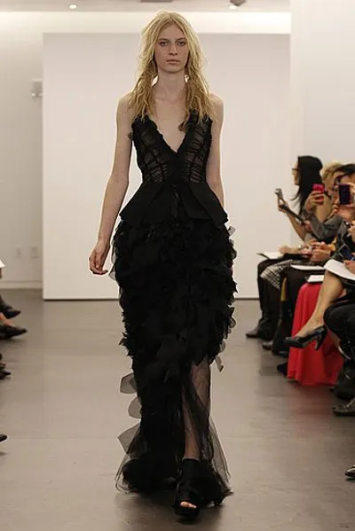 Fekete ruha 2012 vera wang, stílus friss