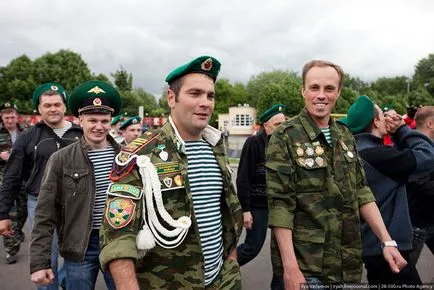 Гранична Ден гвардия в Москва, по-свежа - най-доброто от деня, в който някога ще се нуждаете!