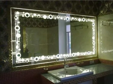 A dekoráció a fürdőszobában tükör kizárólagos lehetőségek díszítő saját kezét