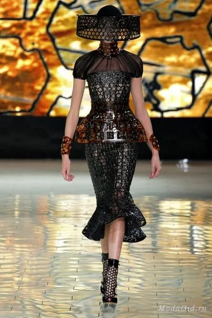 Designeri de patrimoniu la modă Alexander Mcqueen