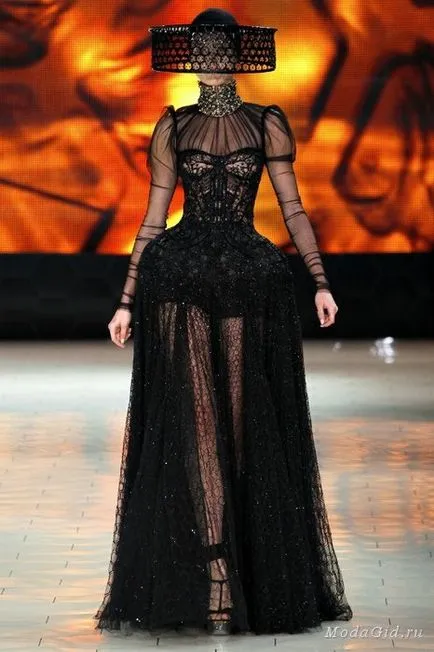 Designeri de patrimoniu la modă Alexander Mcqueen