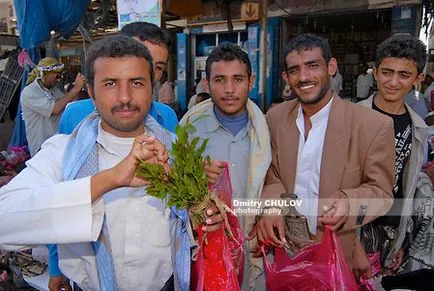 Yemen înainte de război îmbătător frunze de khat, un site pentru călătorii curioși