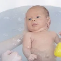 Как да се измие главата си новороденото 1