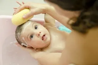 Cum să vă spălați-vă părul recomandări nou-născuți părinți