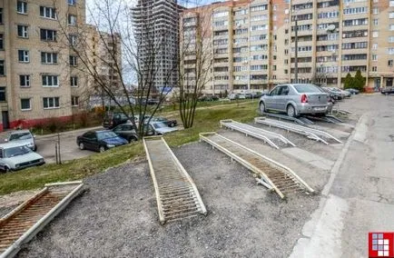 Hogyan felszerelni egy parkolóhely az udvarban, és arról, hogy jogi lehetőség