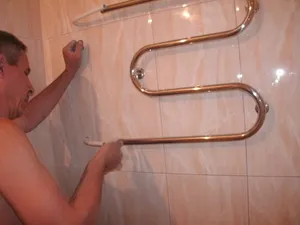 Как да инсталирате нагревател за кърпи в банята, видео инсталация с тяхното лира