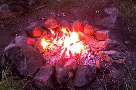 Cum se aprinde un foc în pădure sau în mediul rural - un lucru ușor