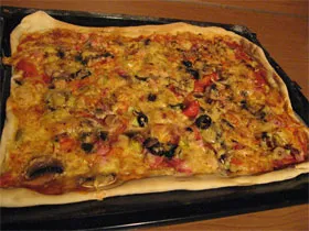 Hogyan készítsünk pizzát otthon, anélkül, hogy egy recept tészta, élesztő, sütő, mikrohullámú sütő,