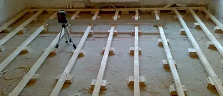 Hogyan, hogy a padló a faházban a gerendák, a beton alap