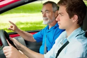 Cum de a deveni un instructor de conducere într-o mașină școală de șoferi în 2017 cursuri de formare, cerințe